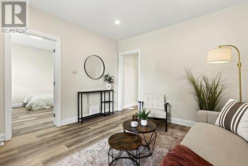 95 Chetwood Street, St. Catharines (Western Hill), ON - Indoor Photo Showing Living Room