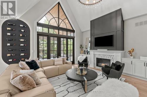 33 Cottage Street, Niagara-On-The-Lake (Town), ON - Indoor Photo Showing Living Room With Fireplace