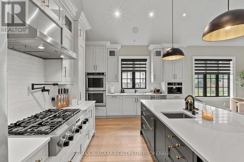 33 Cottage Street, Niagara-On-The-Lake (Town), ON - Indoor Photo Showing Kitchen With Upgraded Kitchen