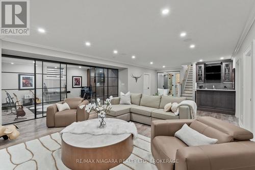 33 Cottage Street, Niagara-On-The-Lake (Town), ON - Indoor Photo Showing Living Room