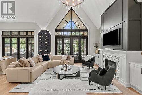 33 Cottage Street, Niagara-On-The-Lake (Town), ON - Indoor Photo Showing Living Room With Fireplace