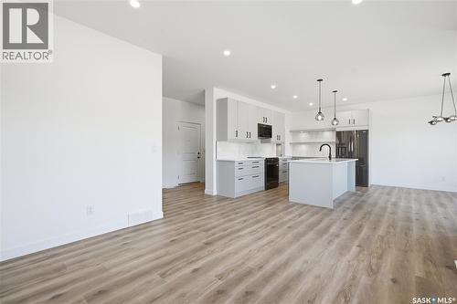 224 Froese Crescent, Warman, SK - Indoor Photo Showing Kitchen