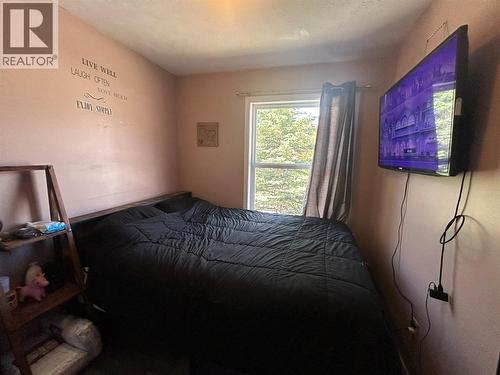 101 Murray Drive, Tumbler Ridge, BC - Indoor Photo Showing Bedroom