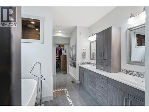 1488 Dunbar Drive, Kamloops, BC - Indoor Photo Showing Bathroom