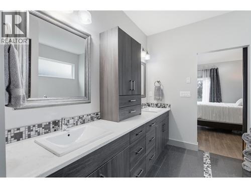 1488 Dunbar Drive, Kamloops, BC - Indoor Photo Showing Bathroom