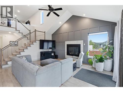 1488 Dunbar Drive, Kamloops, BC - Indoor Photo Showing Living Room With Fireplace
