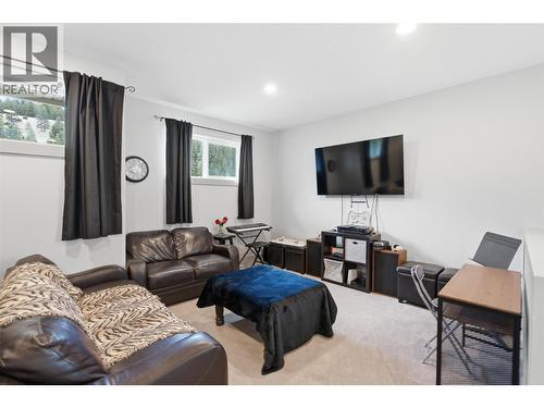 1488 Dunbar Drive, Kamloops, BC - Indoor Photo Showing Living Room
