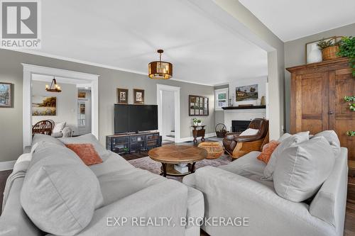 4682 County 2 Road, Front Of Leeds & Seeleys Bay, ON - Indoor Photo Showing Living Room
