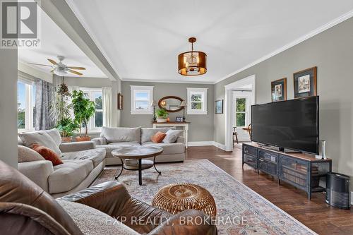 4682 County 2 Road, Front Of Leeds & Seeleys Bay, ON - Indoor Photo Showing Living Room