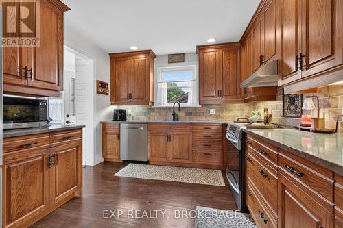 4682 County 2 Road, Front Of Leeds & Seeleys Bay, ON - Indoor Photo Showing Kitchen