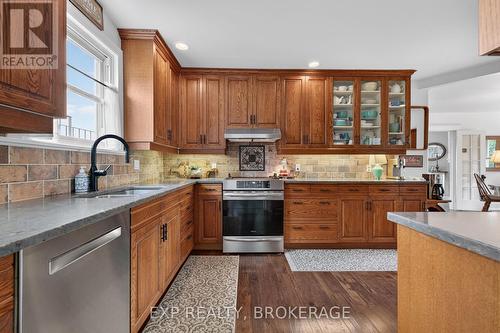 4682 County 2 Road, Front Of Leeds & Seeleys Bay, ON - Indoor Photo Showing Kitchen With Double Sink