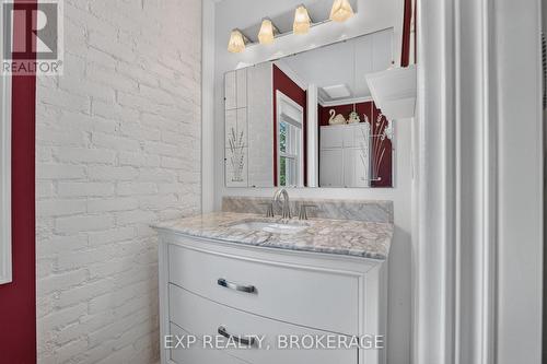4682 County 2 Road, Front Of Leeds & Seeleys Bay, ON - Indoor Photo Showing Bathroom