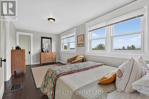 4682 County 2 Road, Front Of Leeds & Seeleys Bay, ON - Indoor Photo Showing Bedroom