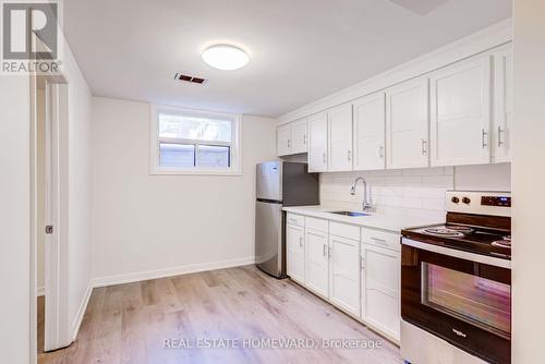 150 Park Street, Toronto, ON - Indoor Photo Showing Kitchen