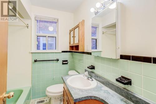 150 Park Street, Toronto, ON - Indoor Photo Showing Bathroom