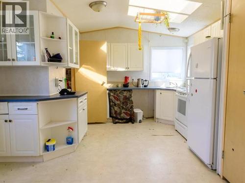 411-989 Range Road, Whitehorse, YT - Indoor Photo Showing Kitchen