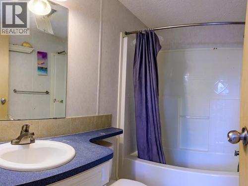 411-989 Range Road, Whitehorse, YT - Indoor Photo Showing Bathroom
