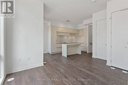 Th704 - 5 Steckley House Lane, Richmond Hill, ON - Indoor Photo Showing Kitchen