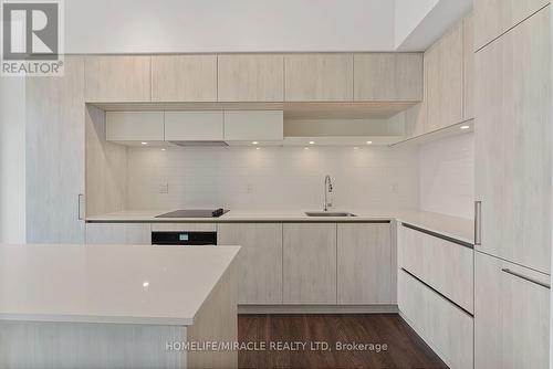 Th704 - 5 Steckley House Lane, Richmond Hill, ON - Indoor Photo Showing Kitchen With Upgraded Kitchen