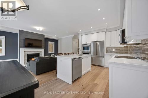 31 Gord Matthews Way, Uxbridge, ON - Indoor Photo Showing Kitchen With Stainless Steel Kitchen