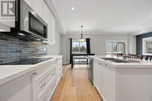 31 Gord Matthews Way, Uxbridge, ON - Indoor Photo Showing Kitchen With Upgraded Kitchen