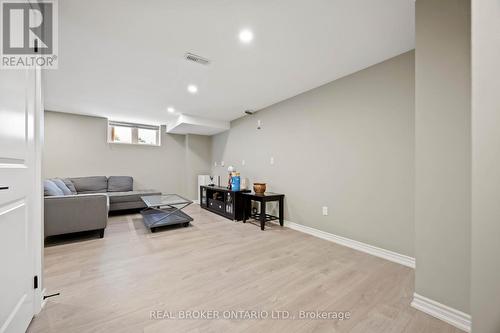 31 Gord Matthews Way, Uxbridge, ON - Indoor