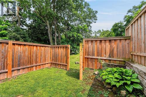 Wood privacy fencing enclosing a green lawn area - 125 Bonaventure Drive Unit# 50, Hamilton, ON - Outdoor