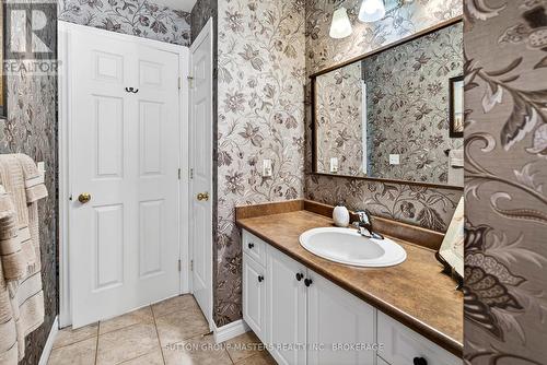 133 Britannia Crescent, Loyalist (Bath), ON - Indoor Photo Showing Bathroom