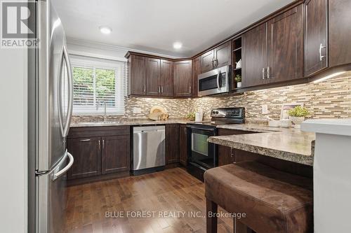 742 Fanshawe Park Road E, London North (North C), ON - Indoor Photo Showing Kitchen With Upgraded Kitchen