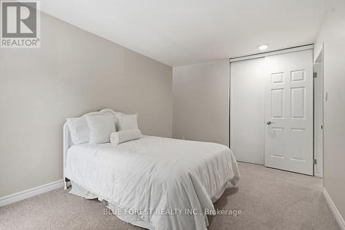742 Fanshawe Park Road E, London North (North C), ON - Indoor Photo Showing Bedroom