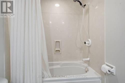 742 Fanshawe Park Road E, London North (North C), ON - Indoor Photo Showing Bathroom