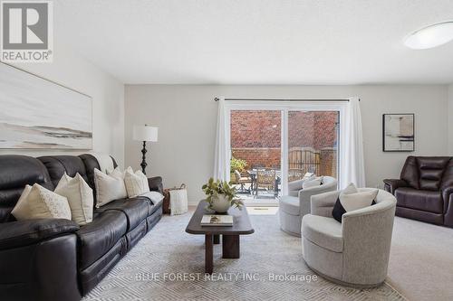 742 Fanshawe Park Road E, London North (North C), ON - Indoor Photo Showing Living Room