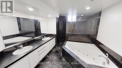 31 Northgate Crescent E, Richmond Hill, ON - Indoor Photo Showing Bathroom
