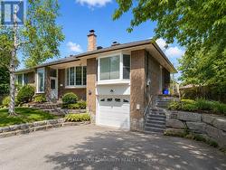 536 LYNETT CRESCENT Richmond Hill, ON L4C 2V9