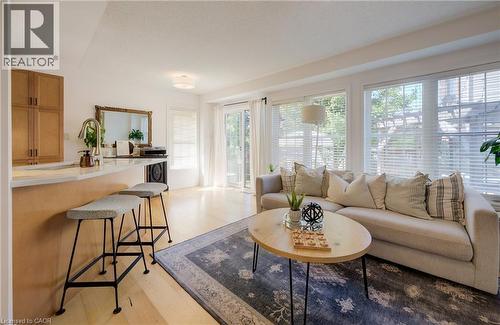 3 Golden Iris Crescent, Hamilton, ON - Indoor Photo Showing Living Room