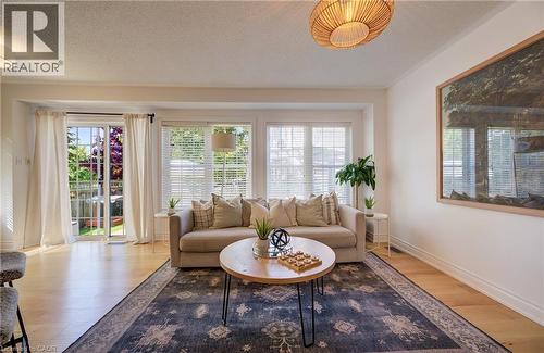 3 Golden Iris Crescent, Hamilton, ON - Indoor Photo Showing Living Room
