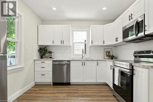 95 Chetwood Street, St. Catharines, ON - Indoor Photo Showing Kitchen With Upgraded Kitchen