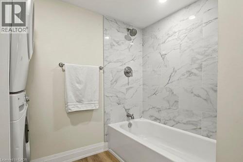 95 Chetwood Street, St. Catharines, ON - Indoor Photo Showing Bathroom