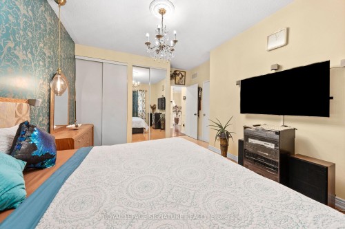 687 Twain Avenue, Mississauga, ON - Indoor Photo Showing Bedroom