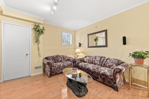 687 Twain Avenue, Mississauga, ON - Indoor Photo Showing Living Room