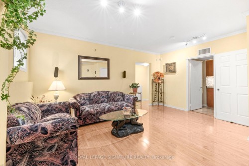 687 Twain Avenue, Mississauga, ON - Indoor Photo Showing Living Room