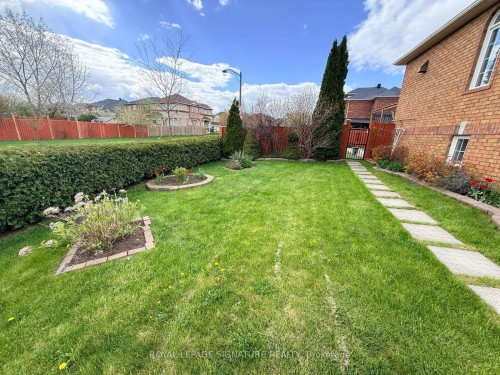 687 Twain Avenue, Mississauga, ON - Outdoor