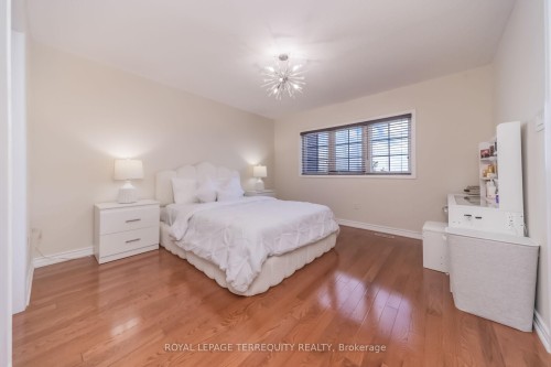 7 Bamboo Grove, Brampton, ON - Indoor Photo Showing Bedroom