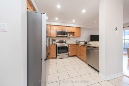 7 Bamboo Grove, Brampton, ON - Indoor Photo Showing Kitchen With Stainless Steel Kitchen