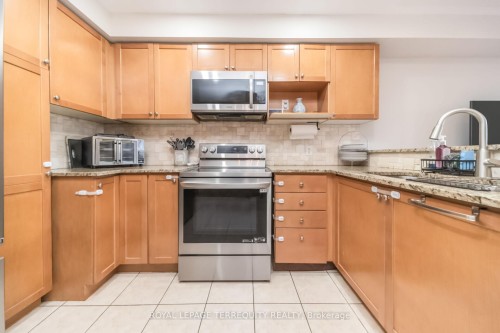 7 Bamboo Grove, Brampton, ON - Indoor Photo Showing Kitchen