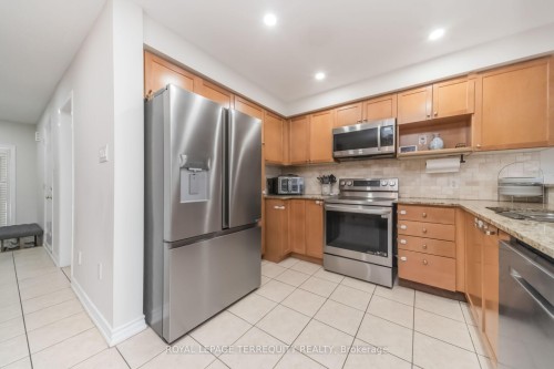 7 Bamboo Grove, Brampton, ON - Indoor Photo Showing Kitchen With Stainless Steel Kitchen