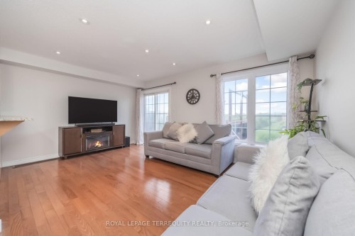 7 Bamboo Grove, Brampton, ON - Indoor Photo Showing Living Room