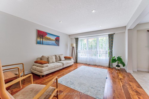 270 Springvalley Crescent, Hamilton, ON - Indoor Photo Showing Living Room
