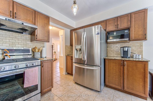 270 Springvalley Crescent, Hamilton, ON - Indoor Photo Showing Kitchen With Stainless Steel Kitchen