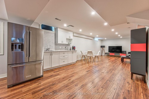 270 Springvalley Crescent, Hamilton, ON - Indoor Photo Showing Kitchen